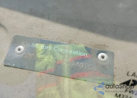 2001 Kia Sephia Ls z USA, uszkodzony, nr VIN KNAFB121915040353